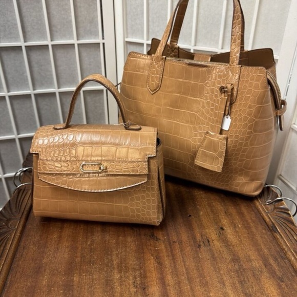 a.New.Day,Woman,2 purse+handbags $22,Each,Honey coffe,Zip,Pockets,Faux Leather.! - Picture 3 of 16